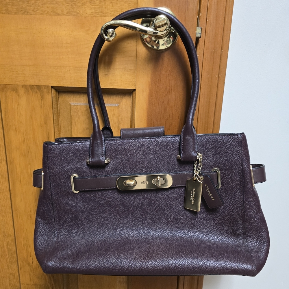 Coach Red Shoulder Bag with Elegant Design